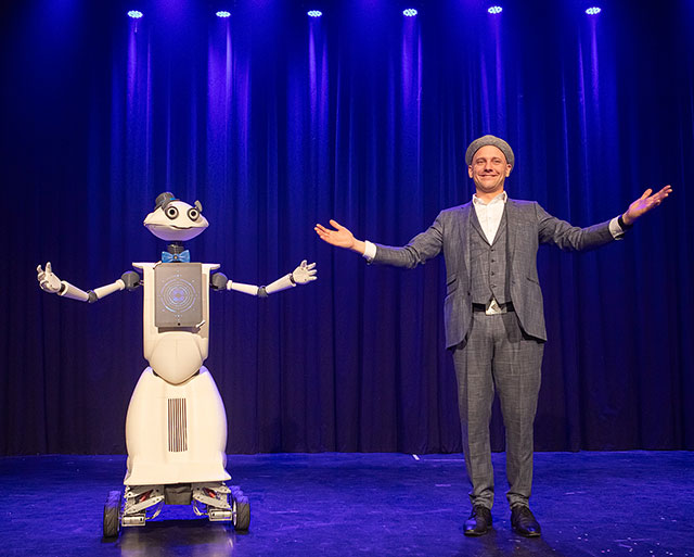 KI-Roboter-Show mit Magier Jean Olivier