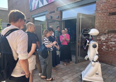 Roboter Sparky begrüßt die Gäste auf Telekom Event